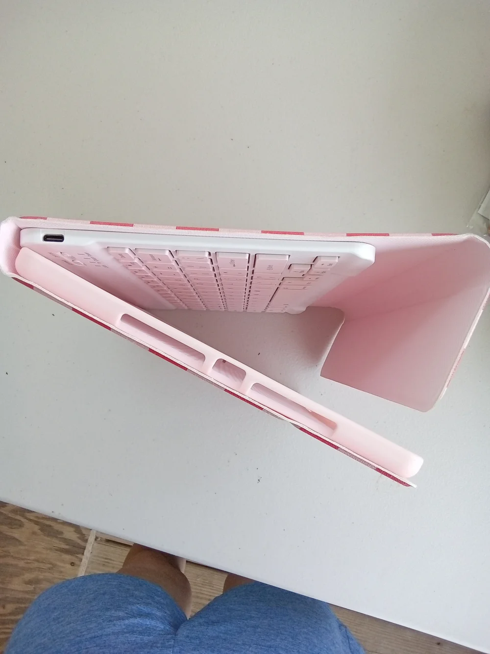 Pink Checkered Bluetooth Keyboard Case for iPad 10.2 / 10.5 Inch